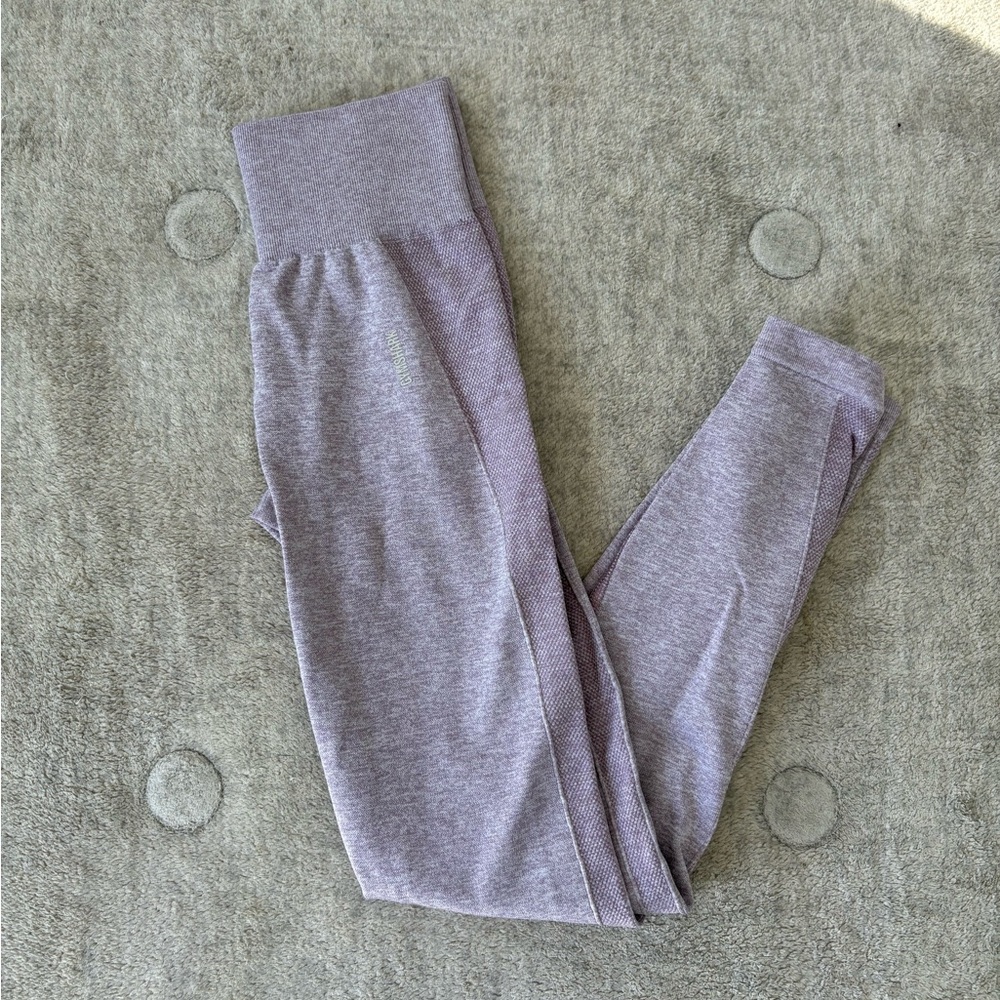 Gymshark pinkish purple contour leggings
size xs
